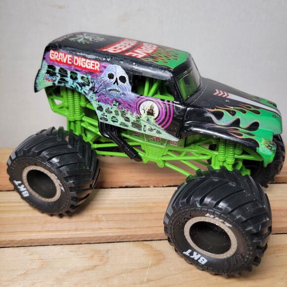 Grave Digger Monster Truck 5" X 7" - Picture 1 of 10